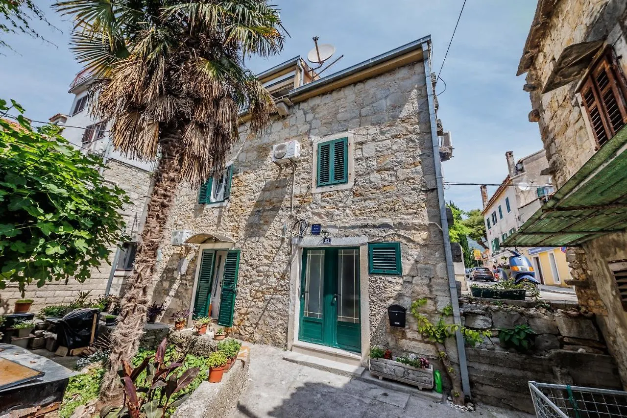 Apartments By The Sea Kastel Luksic, Kastela - 21921 contacts